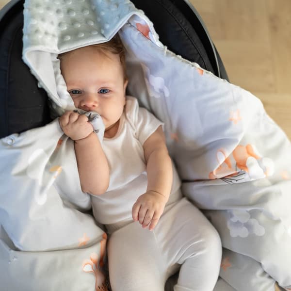 Omslagstæppe bæresele tæppe klapvogn 90x90cm - universal baby babytæppe til buggy autostol helsæson bomuld minky deer lysegrå