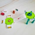 Miniatyrbillede 3 af 11: WOOPIE bilgarage med parkeringsbane, tankstation, vejskilte + 3 biler