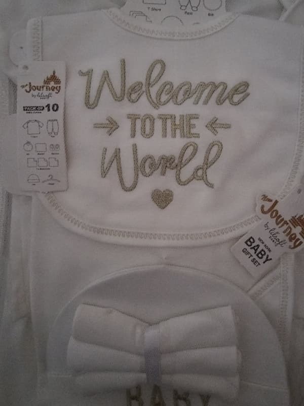 Newborn Baby Gift Set – ‘Welcome to the World’ Edition (10-Piece, 100% Cotton) Gold Lettering