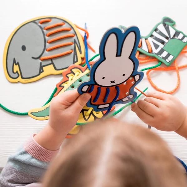 Miffy Threading kortit