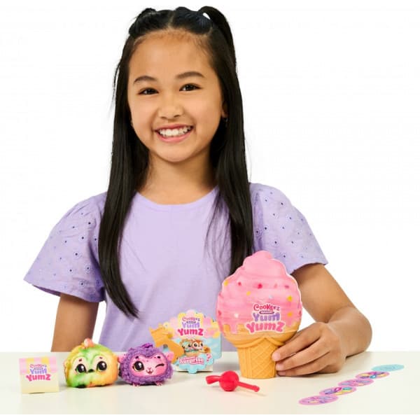 Cookeez Makery Yum Yumz jäätelötötterö ja 2 mysteeripehmoa
