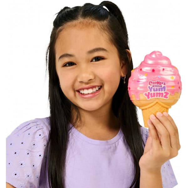 Cookeez Makery Yum Yumz jäätelötötterö ja 2 mysteeripehmoa