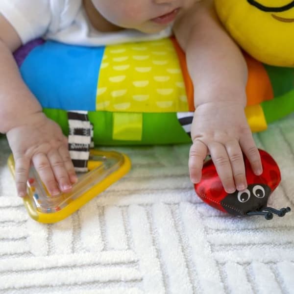 Moniaistillinen aktiviteettityyny vatsalla olemiseen - BABY EINSTEIN - Cal-a-Pillow - Lapset 0 kuukauden iästä alkaen