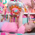 Miniatyrbillede 5 af 6: DISNEY BABY -MINNIE- Babylegemåtte, udviklende bue med sensorisk og musikalsk legetøj, lysgirlande, spejl