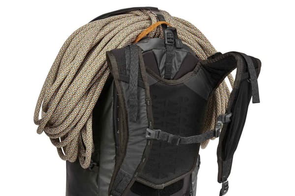 Thule 4098 Stir 35L Mens Hiking Backpack Obsidian