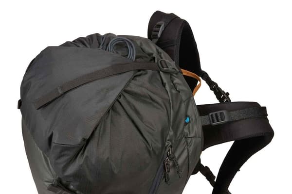 Thule 4502 Stir Alpine 40L Hiking Backpack Obsidian