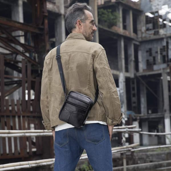 INF Crossbody bag i ekte skinn i retrodesign