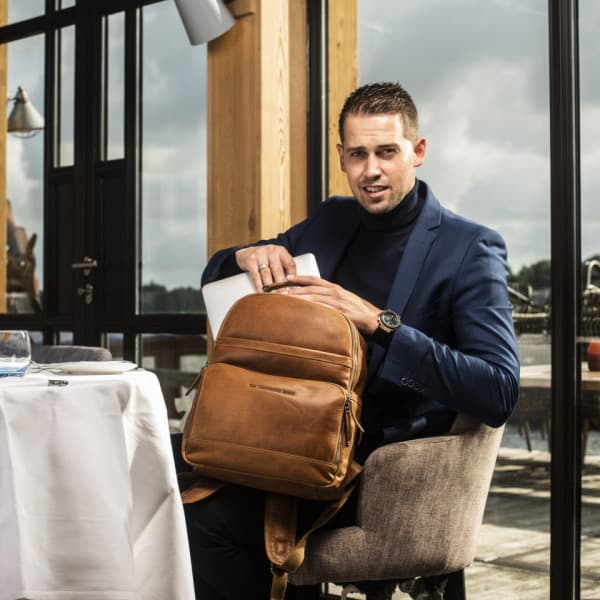 The Chesterfield Brand Austin -ryggsäck för 14-tums bärbar dator, konjak