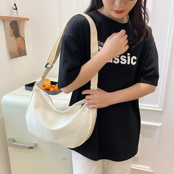 INF Crossbody-veske med justerbar stropp - Stilig og kompakt