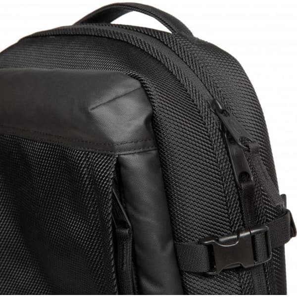 Eastpak TECUM M Cnnct Coat -ryggsäck, svart