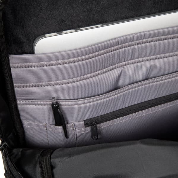 Eastpak TECUM M Cnnct Coat -ryggsäck, svart