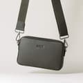 Miniatyrbillede 3 af 3: Aarni Crossbody Bag - skuldertaske, oliven, sølv lynlås
