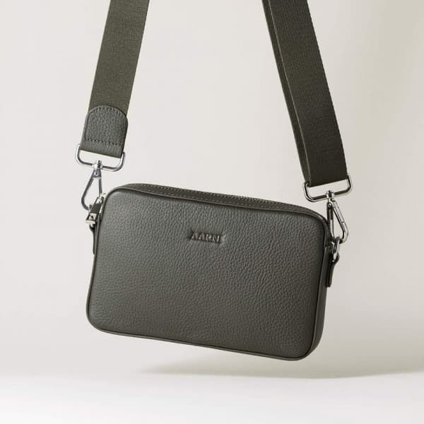 Aarni Crossbody Bag - skuldertaske, oliven, sølv lynlås