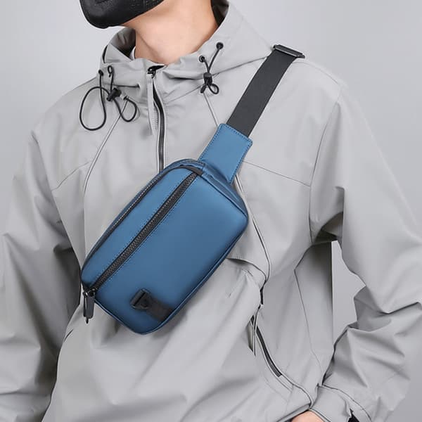 INF Stilig og praktisk Crossbody-veske