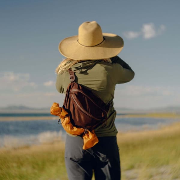 Peak Design Outdoor Sling 7L -ristivartalolaukku, punainen kuunpimennys
