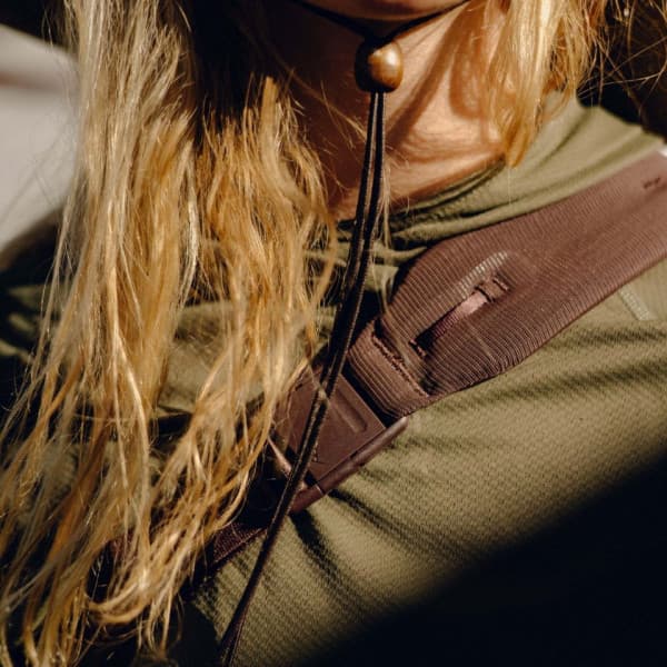 Peak Design Outdoor Sling 7L -ristivartalolaukku, punainen kuunpimennys