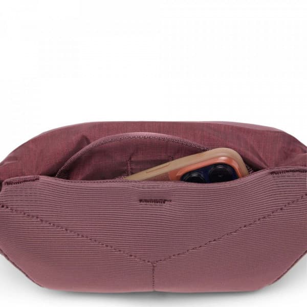 Peak Design Outdoor Sling 2L -axelväska, röd månförmörkelse