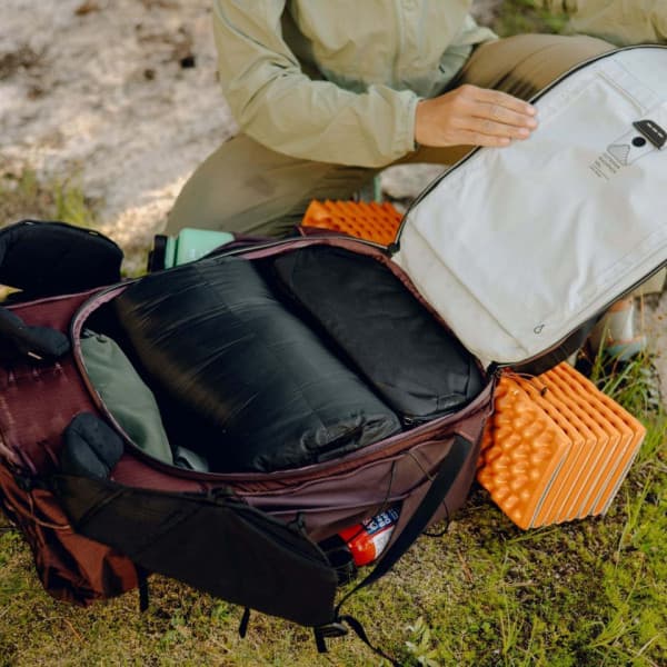 Peak Design Outdoor Backpack 45L -ryggsäck, röd månförmörkelse