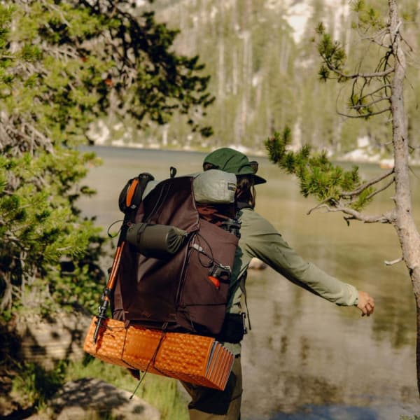 Peak Design Outdoor Backpack 45L -ryggsäck, röd månförmörkelse