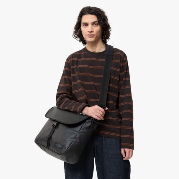 Eastpak Delegate + axelväska, pressumaterial