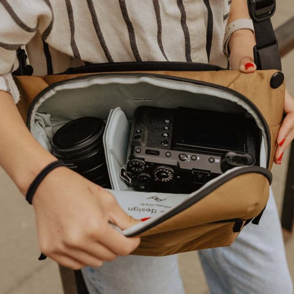 Peak Design Everyday Sling 6L v2 axelväska, sandbrun