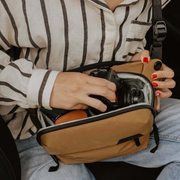 Peak Design Everyday Sling 3L v2 skuldertaske, sandbrun