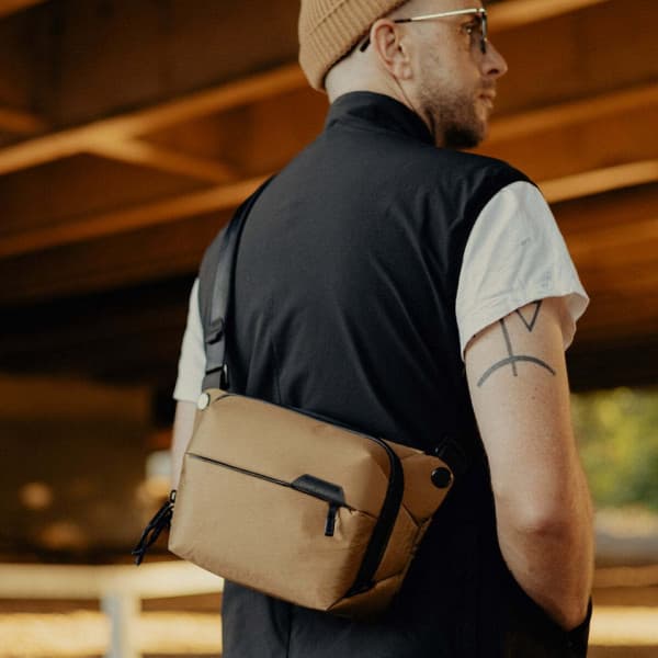 Peak Design Everyday Sling 3L v2 skuldertaske, sandbrun