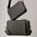Miniatyrbild 3 av 3: Aarni Large Crossbody Bag -axelväska, oliv/guld