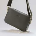 Miniatyrbild 2 av 3: Aarni Large Crossbody Bag -axelväska, oliv/guld