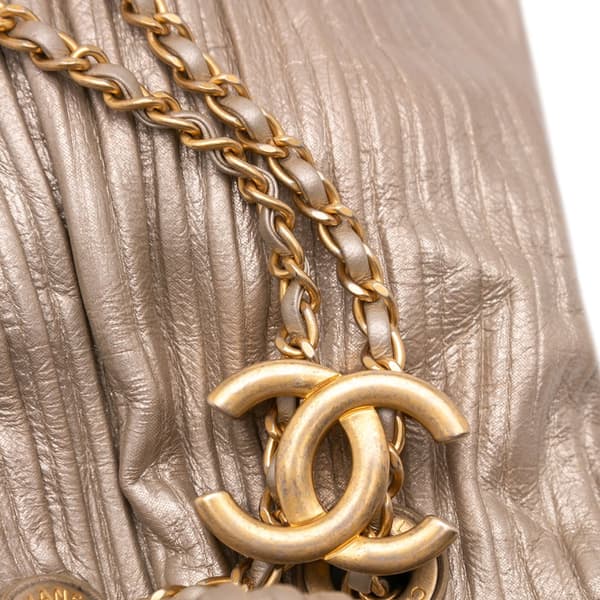 Pre-owned Chanel Medium Metallic Calfskin Coco Pleats Drawstring Backpack Gold
