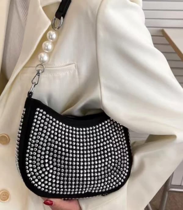Glänsande kvällsväska (clutch bag) - många härliga färger