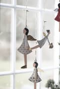 Miniatyrbillede 3 af 4: Metal Engel 4 stk til ophæng i rød kjole med hjerter - FØR 156,-