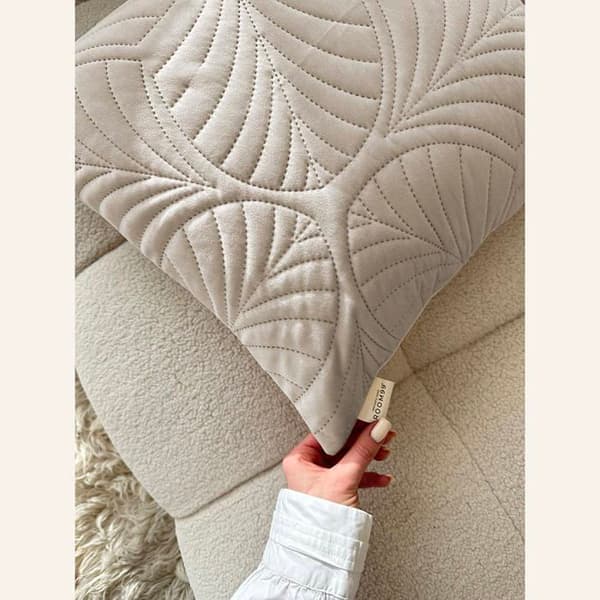 Room99 Kuddehölster Feel 45 x 45 cm Kuddöverdrag för Soffkuddar med Osynlig Dragkedja Sammet Beige