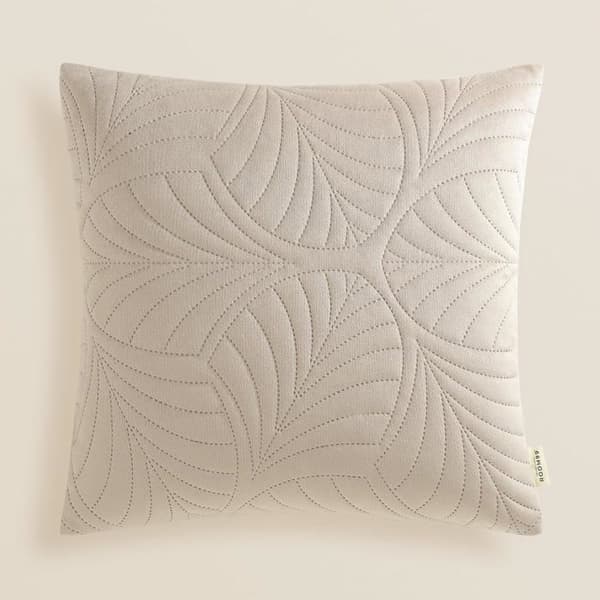 Room99 Kuddehölster Feel 45 x 45 cm Kuddöverdrag för Soffkuddar med Osynlig Dragkedja Sammet Beige