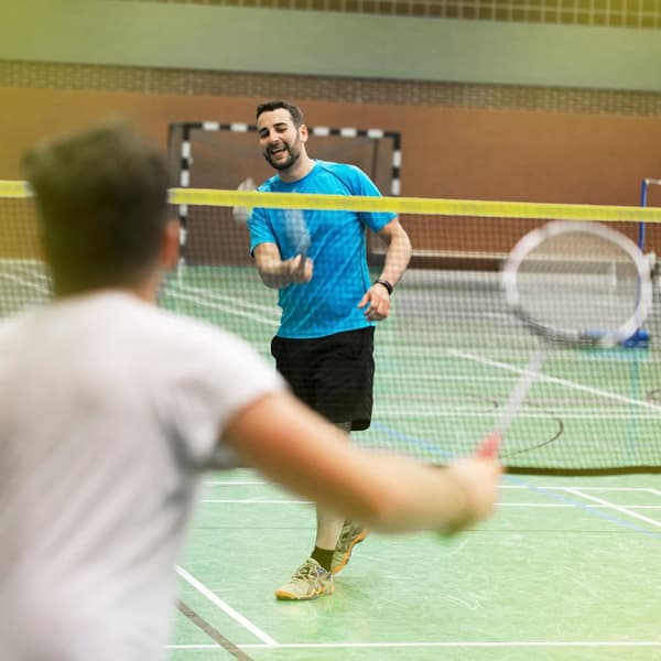 Hauki Badminton Net; Tennisnet 400 cm; Blå; H156 cm; Badmintonnet sæt inkl. 3x Fjerbold; Transporttaske; Stabil jernramme; Bærbart Volleyballnet;