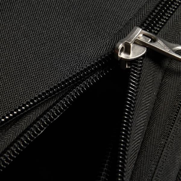 Delsey Pin Up 6 66 cm resväska, svart