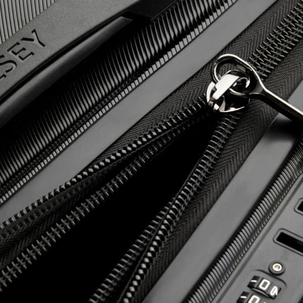 Delsey Shadow 5.0 Trunk 74,5 cm -resväska, svart