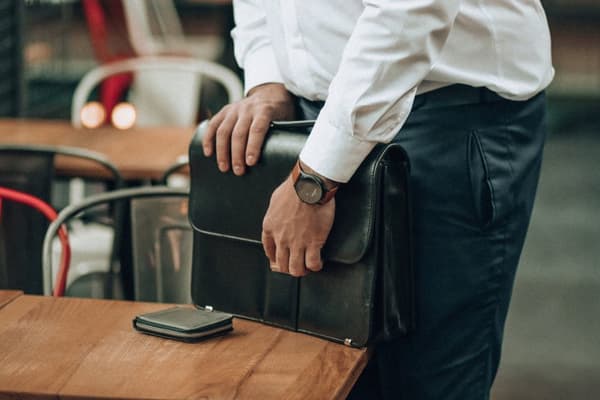 Läderplånbok stor horisontell RFiD nubuck Beltimore
