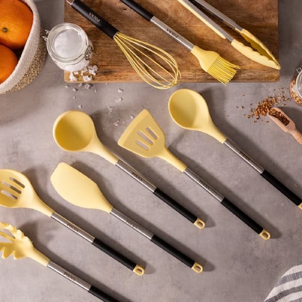 Cecotec Set of 9 utensils, with a pastel yellow head, coated with soft touch and steel handle. The main materials consist of silicone, nylon and PP.
