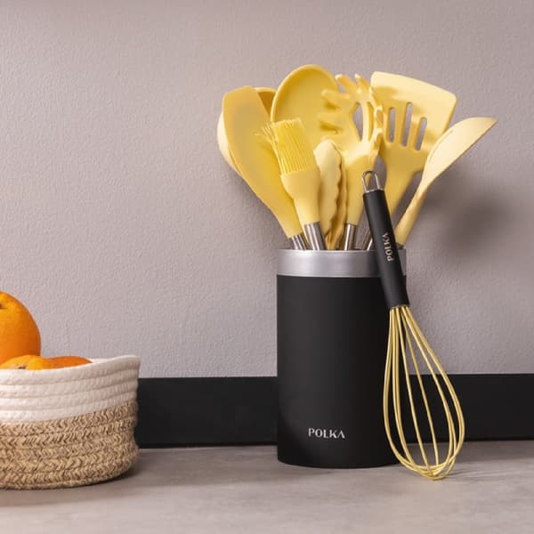 Cecotec Set of 9 utensils, with a pastel yellow head, coated with soft touch and steel handle. The main materials consist of silicone, nylon and PP.