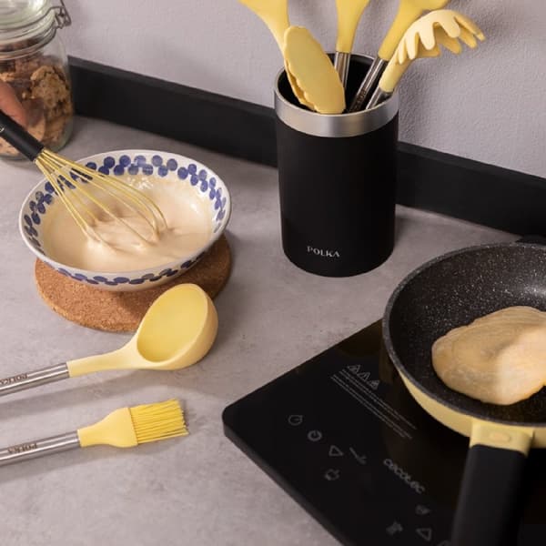 Cecotec Set of 9 utensils, with a pastel yellow head, coated with soft touch and steel handle. The main materials consist of silicone, nylon and PP.