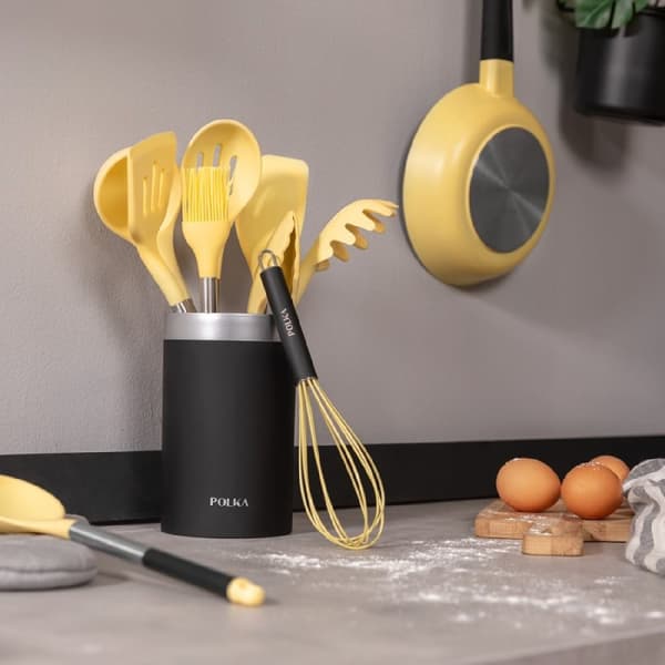 Cecotec Set of 9 utensils, with a pastel yellow head, coated with soft touch and steel handle. The main materials consist of silicone, nylon and PP.
