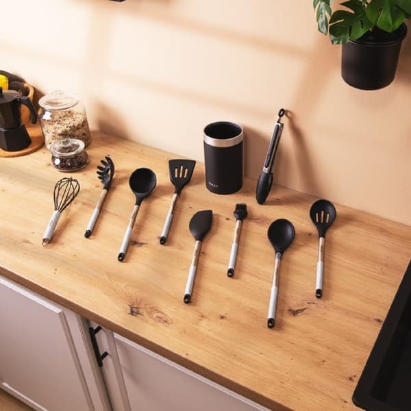 Cecotec Set of 9 utensils, with black head, coated with soft touch and steel handle in light wood tone. The main materials consist of silicone, nylon