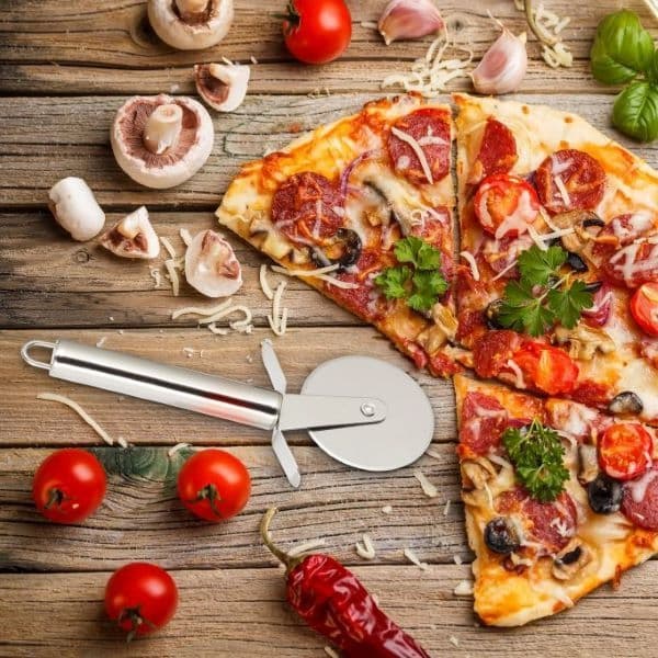 Pizzaleikkuri ruostumattomasta teräksestä