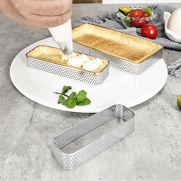 Perforerad tartletform 10x4xh2cm rektangulär tartkant