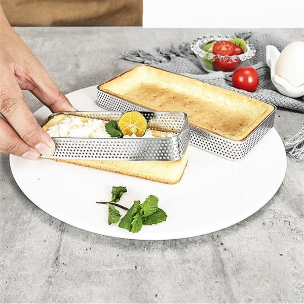 Perforerad tartletform 10x4xh2cm rektangulär tartkant