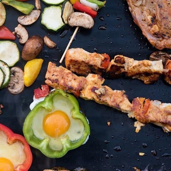 Set med 4 återanvändbara non-stick grillmatta för gasgrill svart