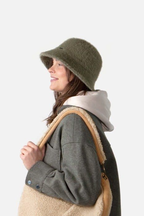 Mössa - balaclava - chapka - basker - kepi - hörselkåpa Barts - 15-0000004501 - Lavatera vintermössa för kvinnor