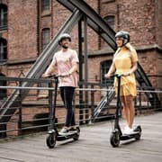 Populär elscooter räckvidd 50 km -  fart 30 km/h lampor fram & bak