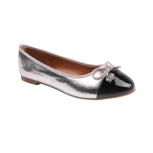 Where's That From Dam/Dam Janice PU Flat Ballerina Ballerina med rosettdetaljer